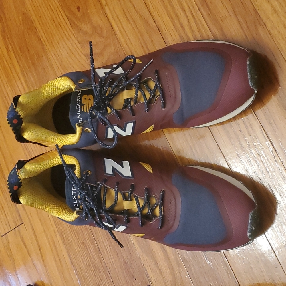Size 10.5 New Balance men sneakers